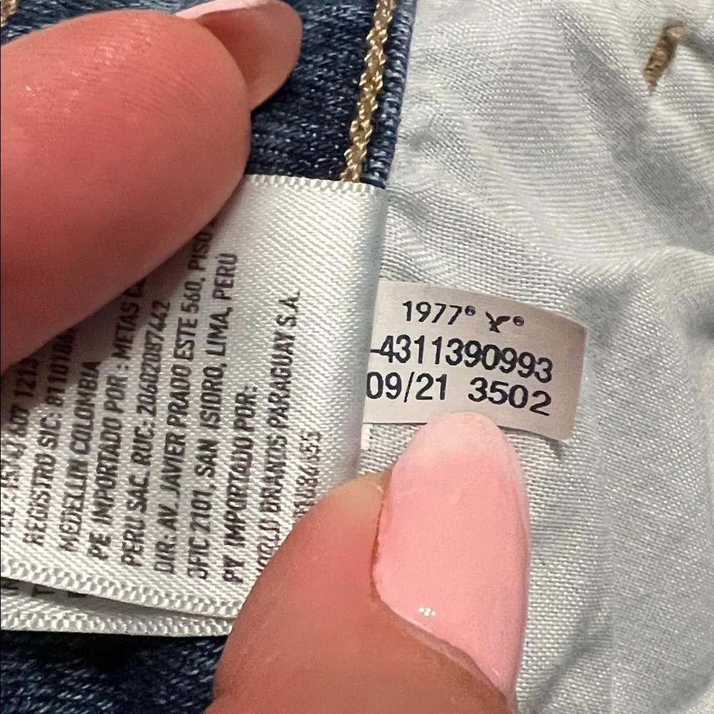 American Eagle Mom Jeans Size 6 High Rise Tapered Medium Wash Denim - Picture 4 of 7